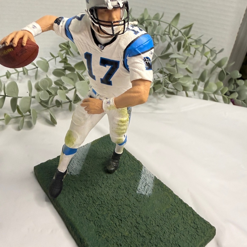 American Football Figurine — Elway and Delhomme (6–9 in) used, Action Figures - Picture 3 of 10